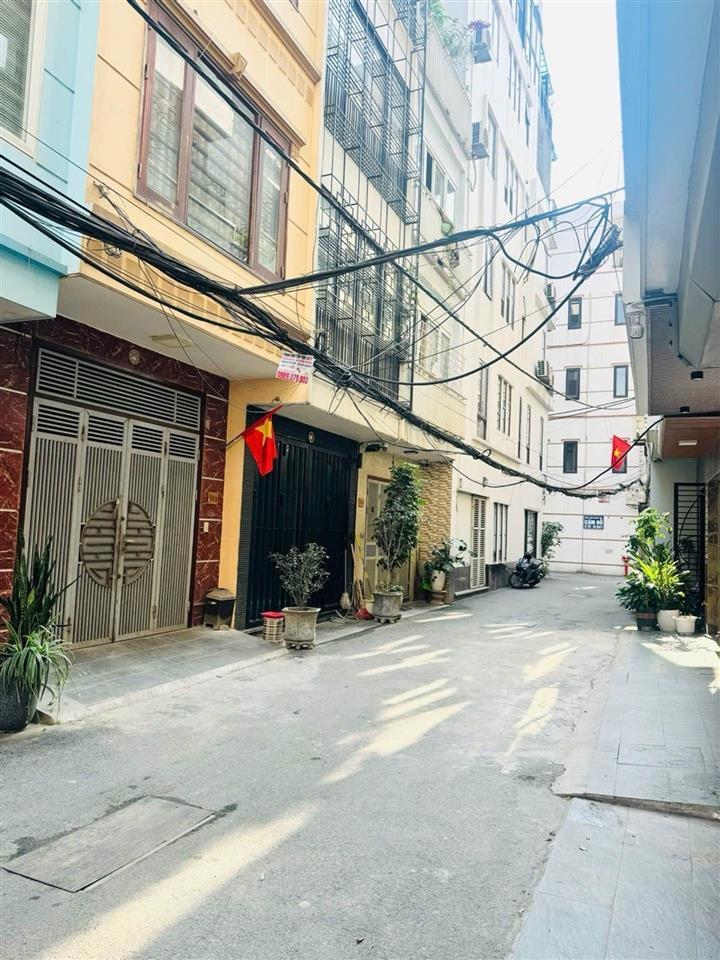 Hoa Hậu Ngọc Thụy 7 tỷ 35m ô tô đỗ cửa,long biên