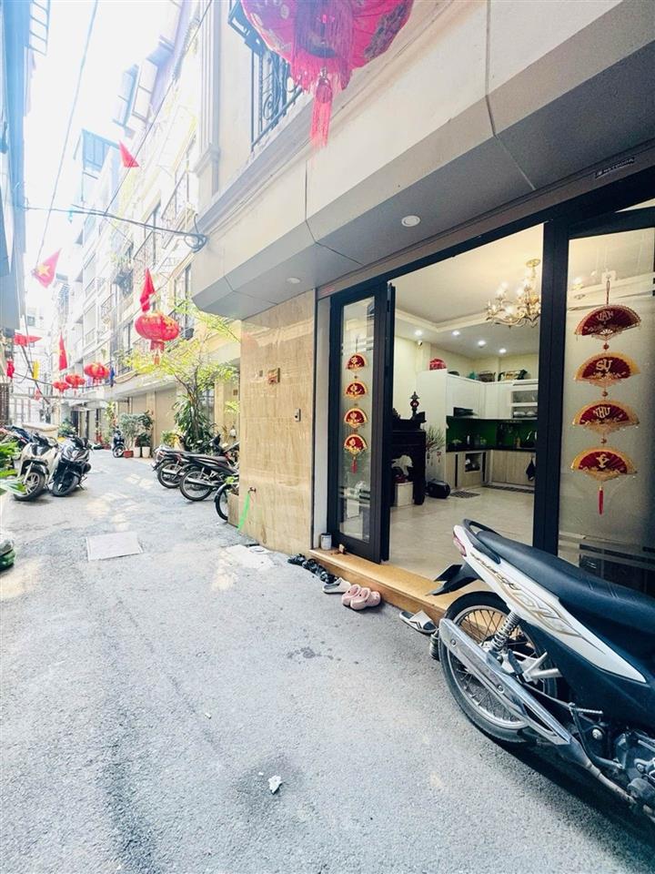 Hoa Hậu Ngọc Thụy 7 tỷ 35m ô tô đỗ cửa,long biên