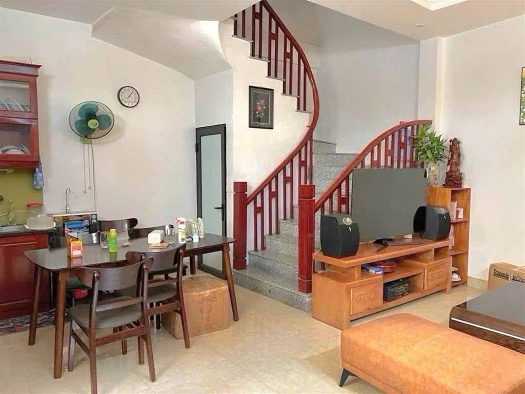 Bán nhà Bát Khối lô góc 8 tỷ 36m ô tô qua nhà,sổ đỏ long biên