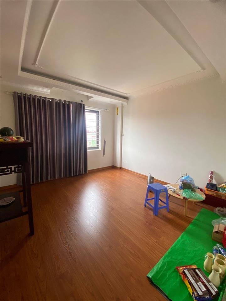 Nguyễn Văn Linh 7 tỷ 32m nhà dân 7 tầng,ô tô trong nhà Long Biên