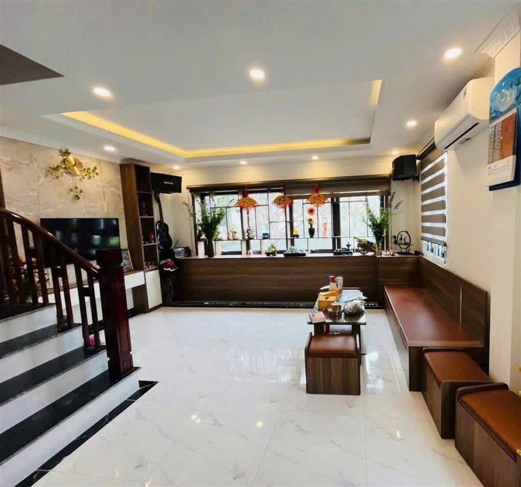 Phúc lợi long biên 8 tỷ 40m xây 6 tầng thang máy ô tô đỗ cửa