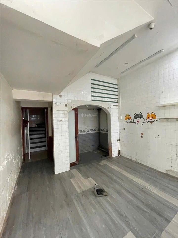 Chính chủ nhờ em bán nhà mặt phố ph.văn quánvỉa hè đá bóngdòng tiền ổn định42m24t*3pn17 tỷ 5