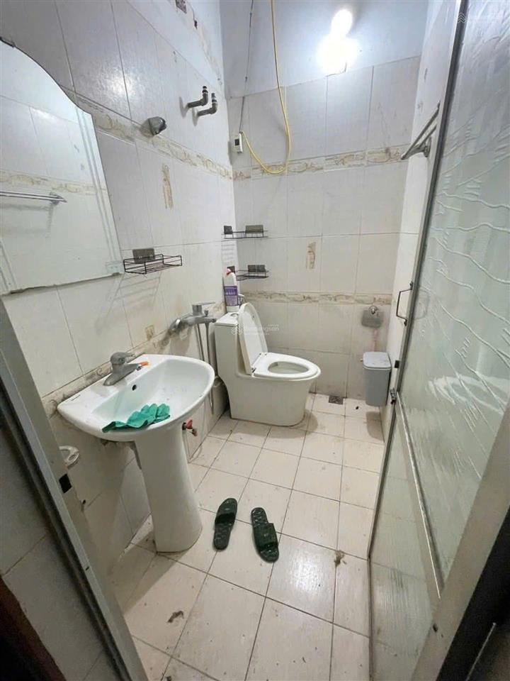 Chính chủ nhờ em bán nhà mặt phố ph.văn quánvỉa hè đá bóngdòng tiền ổn định42m24t*3pn17 tỷ 5
