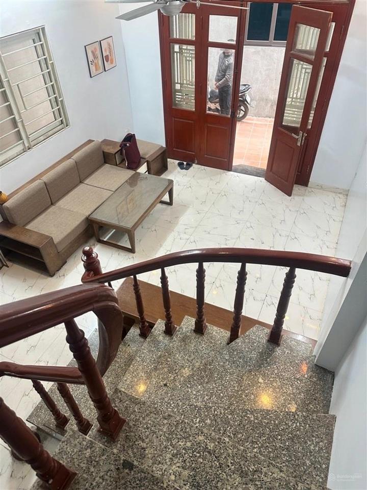 Chính chủ nhờ em bán nhà mới kiến hưnglô góc 2 thoángmặt tiền rộngngõ to ô tô gần4t*3pn6 tỷ 95