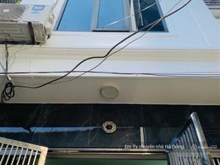 Chính chủ thiện chí nhờ bán phú lươngcam kết không qhô tô tránhvỉa hè rộng31m² 3 tầng5 tỷ 4