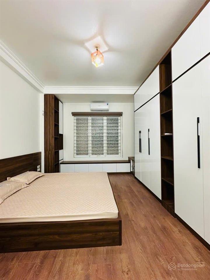Chính chủ nhờ bán nhà hà đôngcam kết không qhdân xây chắc chắntặng nội thấtdt 38m2giá 6 tỷ 5