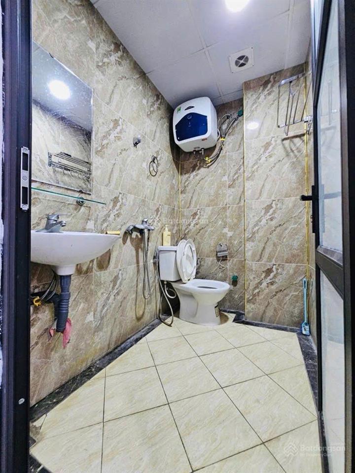 Chính chủ nhờ bán nhà dương nộilô gócngõ rộng3 bước ra phốtặng full nội thấtdt 35m2giá 5 tỷ 2