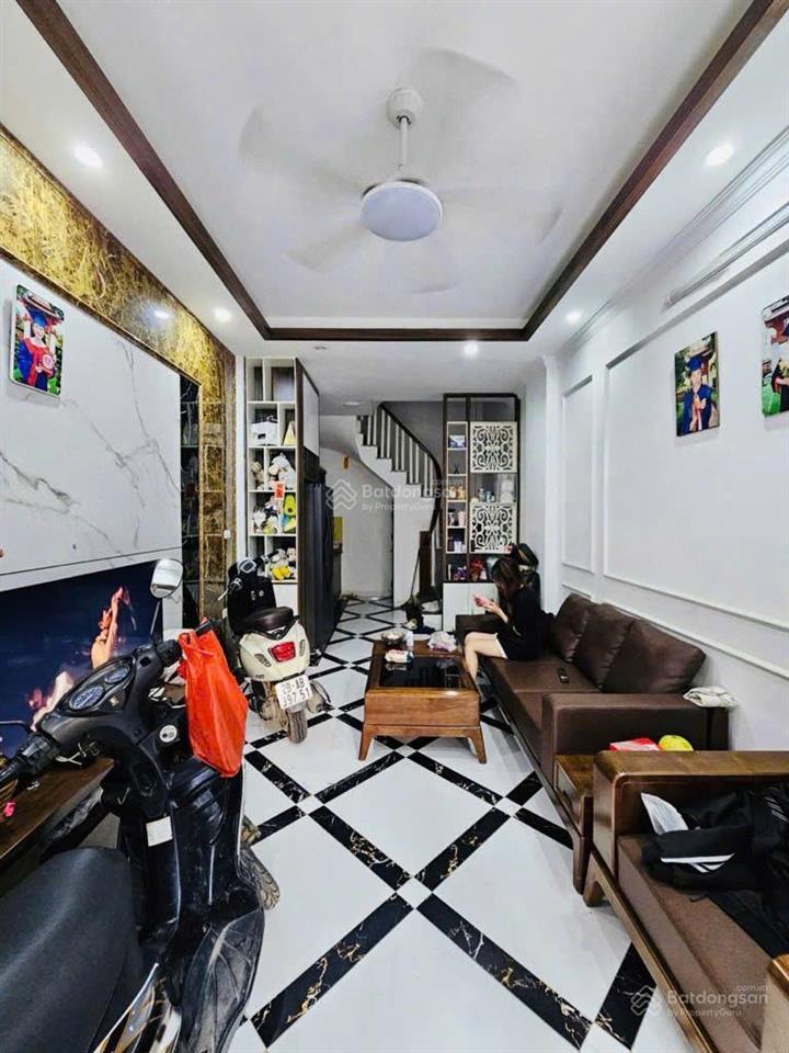 Chính chủ nhờ bán nhà dương nộilô gócngõ rộng3 bước ra phốtặng full nội thấtdt 35m2giá 5 tỷ 2