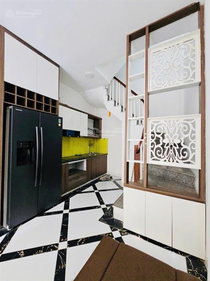 Chính chủ nhờ bán nhà dương nộilô gócngõ rộng3 bước ra phốtặng full nội thấtdt 35m2giá 5 tỷ 2