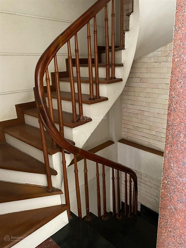 Bán mp đào tấn ba đình 40mx7t thang máy 37 tỷ cho thuê 50tr/th vỉa hè đá bóng kd sầm uất ngay lotte