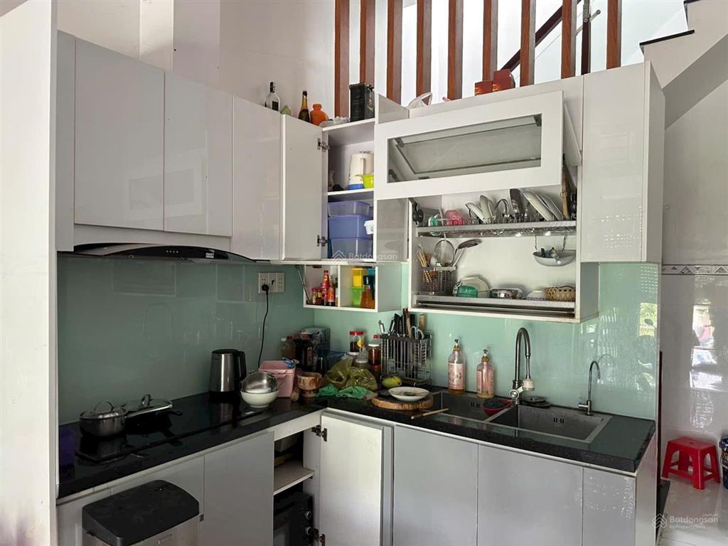 Bán gấp nhà đường lò lu quận 9 dt50m2 2tầng giá 3,2 tỷ sổ hồng riêng