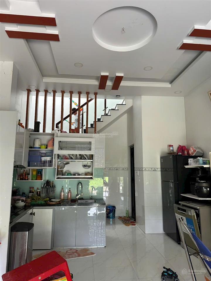 Bán gấp nhà đường lò lu quận 9 dt50m2 2tầng giá 3,2 tỷ sổ hồng riêng