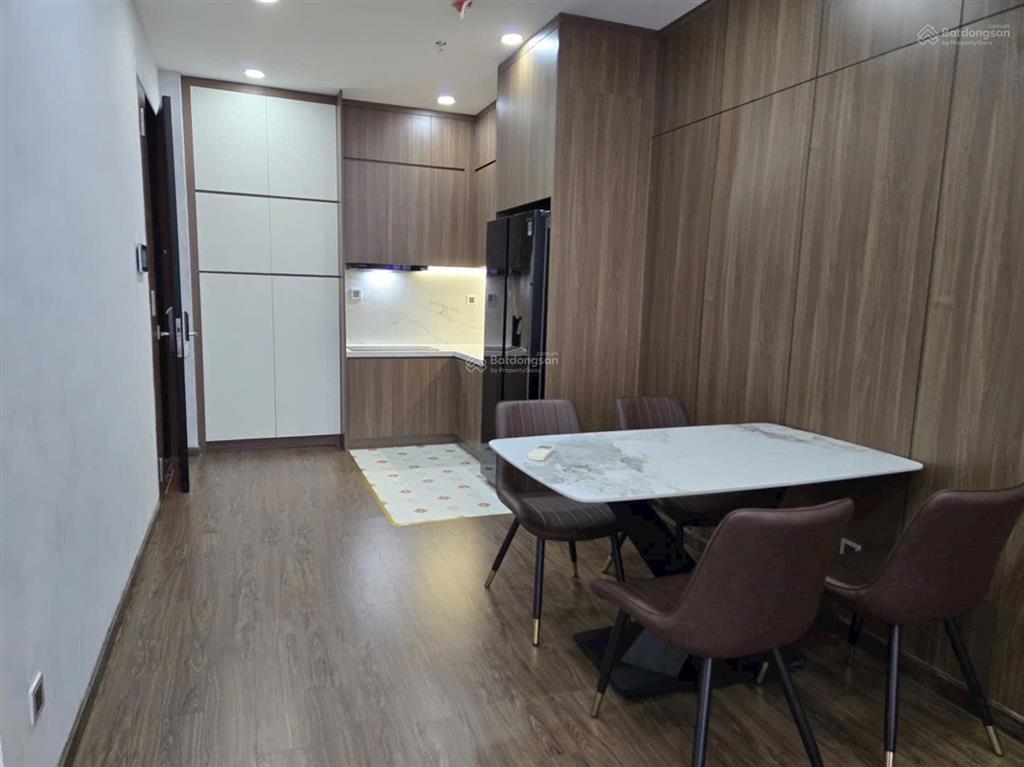 Bán căn hộ midtown 2pn sổ hồng chỉ 8 tỷ đầy đủ nội thất  lan 0906 743 ***