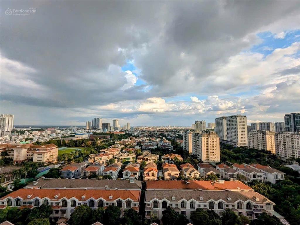 Bán căn hộ midtown 2pn 81m2 sổ hồng view biệt thự 9,8 tỷ có ô xe  lan 0906 743 ***