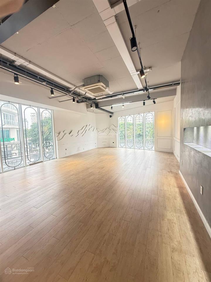 Cho thuê văn phòng ngay công viên sala  110m2  giá 48 triệu  nhận diện thương hiệu tốt.
