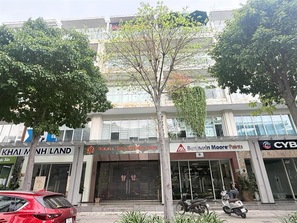 Cho thuê văn phòng sala đường b2  80m, có thang máy, sẵn 2 phòng  giá 31 triệu/tháng