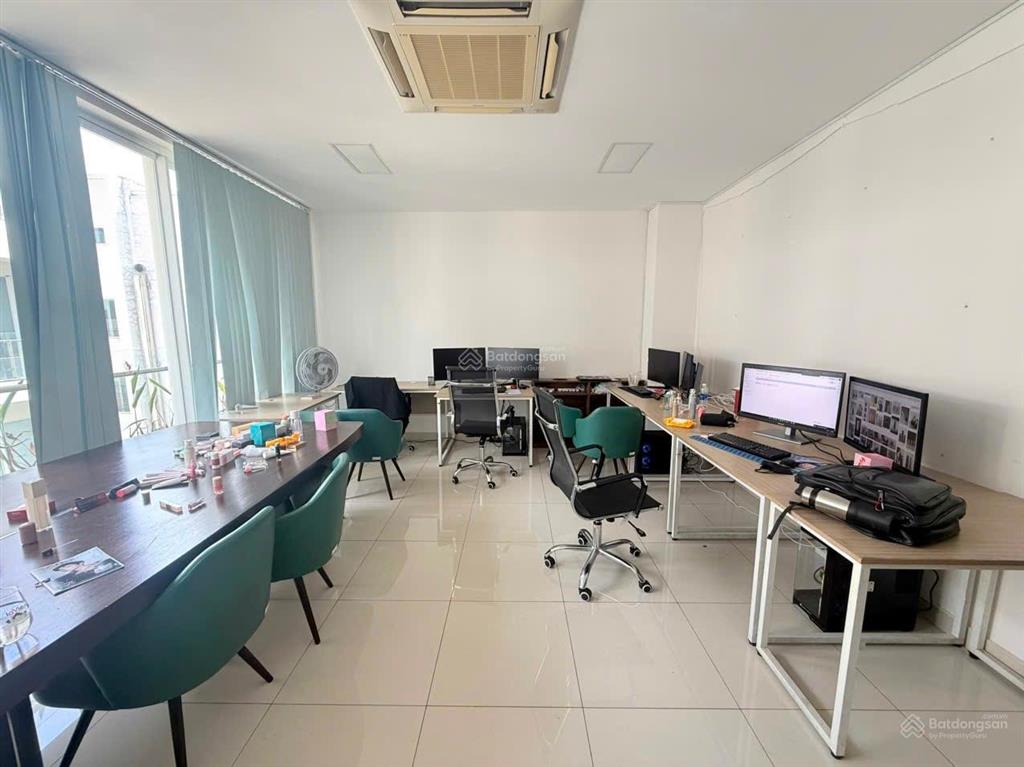 Cho thuê văn phòng sala đường b2  80m, có thang máy, sẵn 2 phòng  giá 31 triệu/tháng