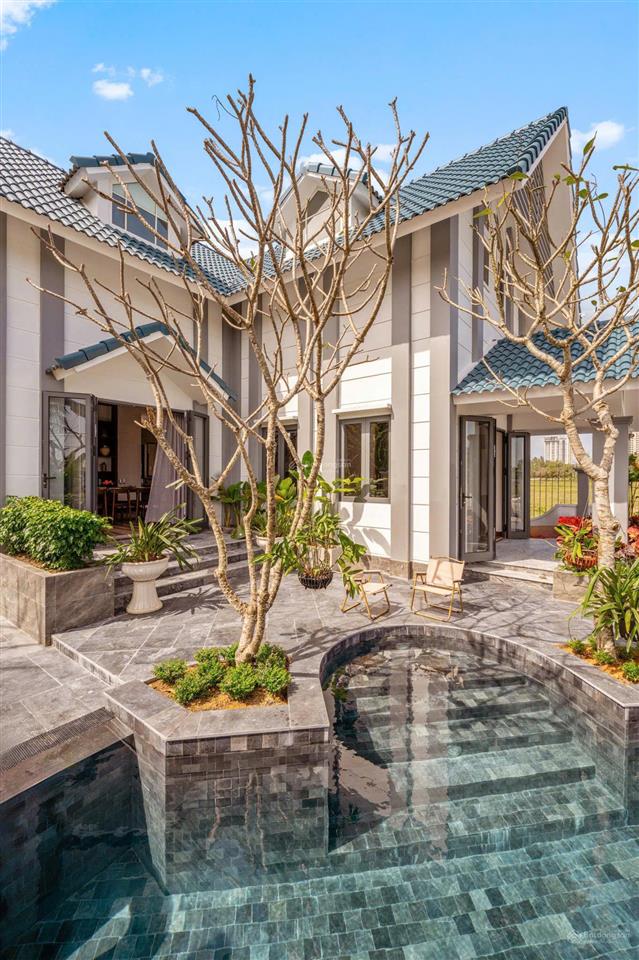 Biệt thự sân vườn rộng view sân golf tại kđt green city, lô góc 2 mặt tiền s 350m2. giá 45tr/tháng