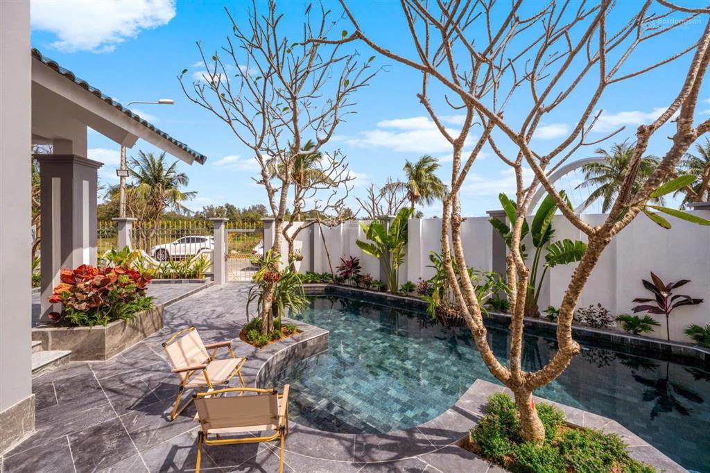 Biệt thự sân vườn rộng view sân golf tại kđt green city, lô góc 2 mặt tiền s 350m2. giá 45tr/tháng