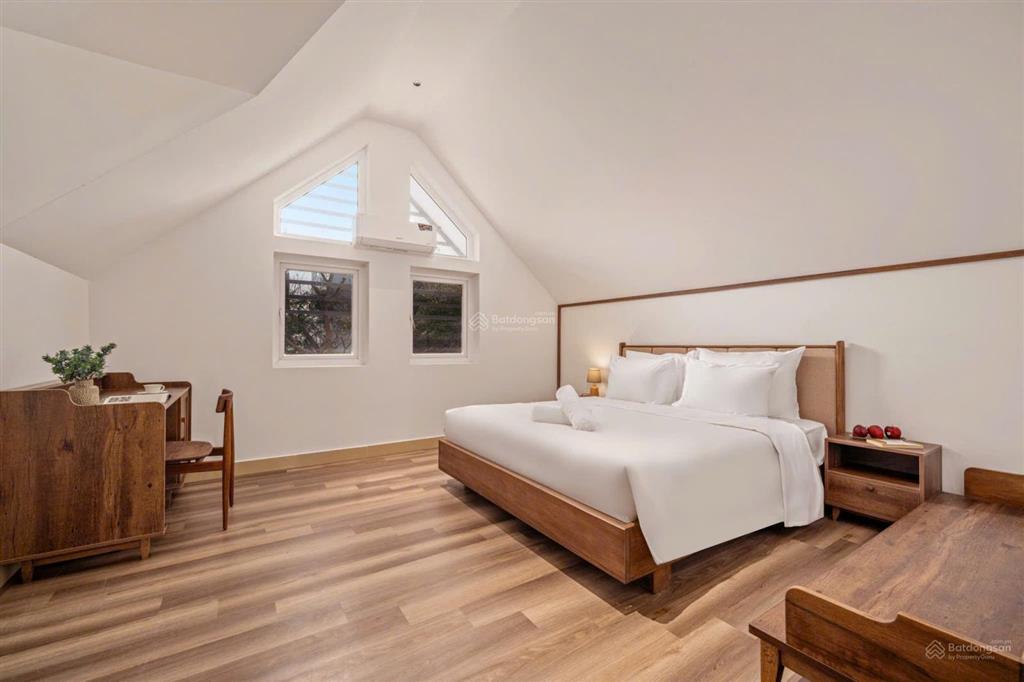 Biệt thự sân vườn rộng view sân golf tại kđt green city, lô góc 2 mặt tiền s 350m2. giá 45tr/tháng