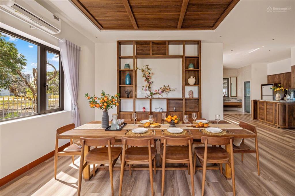 Biệt thự sân vườn rộng view sân golf tại kđt green city, lô góc 2 mặt tiền s 350m2. giá 45tr/tháng