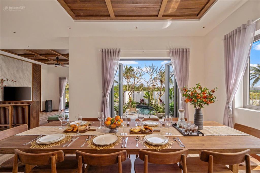 Biệt thự sân vườn rộng view sân golf tại kđt green city, lô góc 2 mặt tiền s 350m2. giá 45tr/tháng