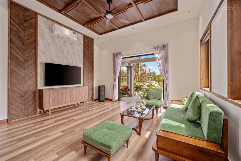 Biệt thự sân vườn rộng view sân golf tại kđt green city, lô góc 2 mặt tiền s 350m2. giá 45tr/tháng