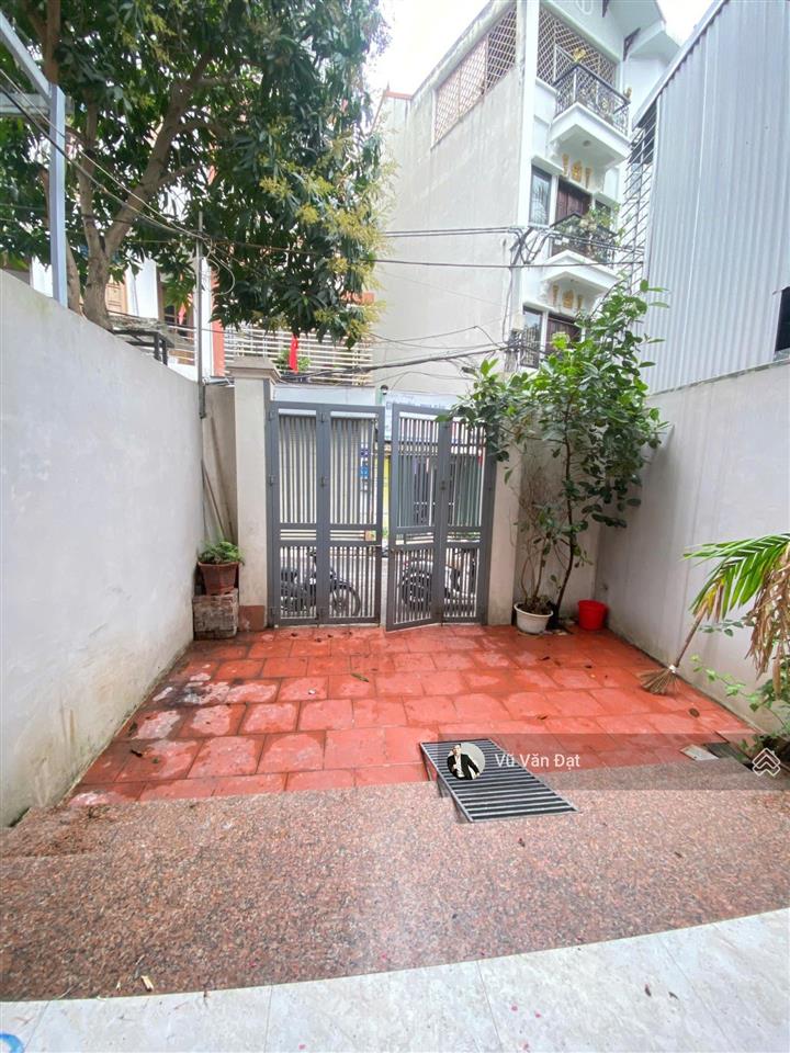Đầu phố ngọc thụy đường ô tô tránh  75m 4 tầng sân vườn cực đẹp cách cầu lb 200m  17.5 tỷ