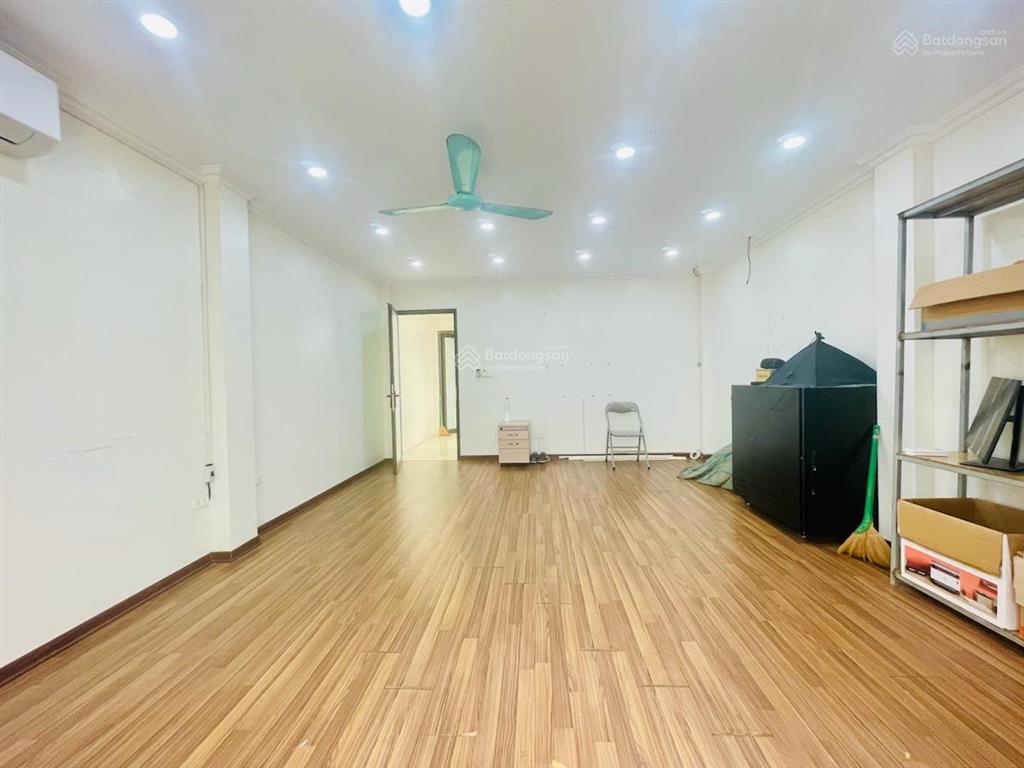 Cho thuê nhà xuân la  ô tô vào nhà  dt 65m x 5 tầng 6 phòng 20 triệu