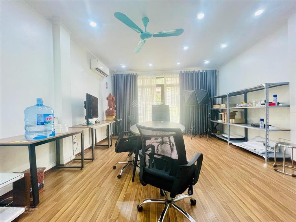 Cho thuê nhà xuân la  ô tô vào nhà  dt 65m x 5 tầng 6 phòng 20 triệu
