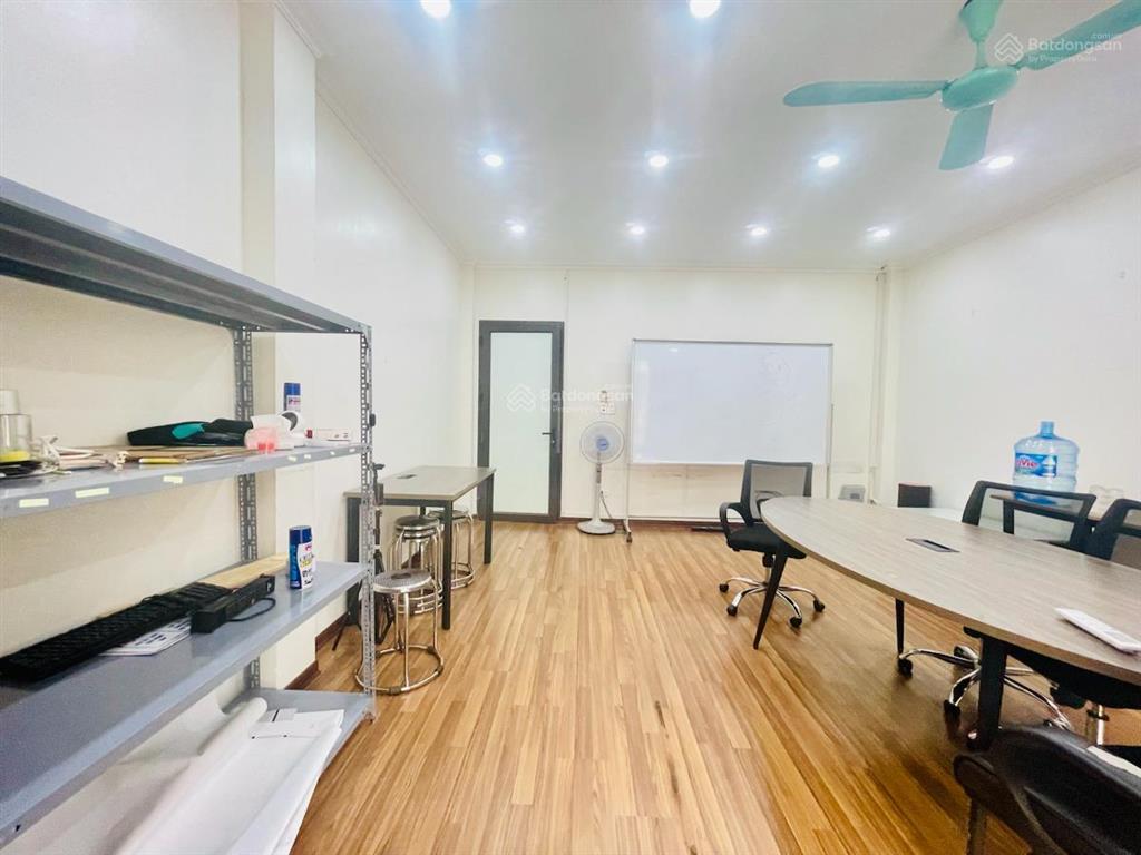 Cho thuê nhà xuân la  ô tô vào nhà  dt 65m x 5 tầng 6 phòng 20 triệu
