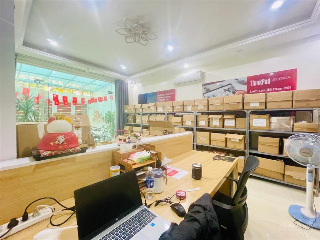 Cho thuê nhà xuân la  ô tô vào nhà  dt 65m x 5 tầng 6 phòng 20 triệu
