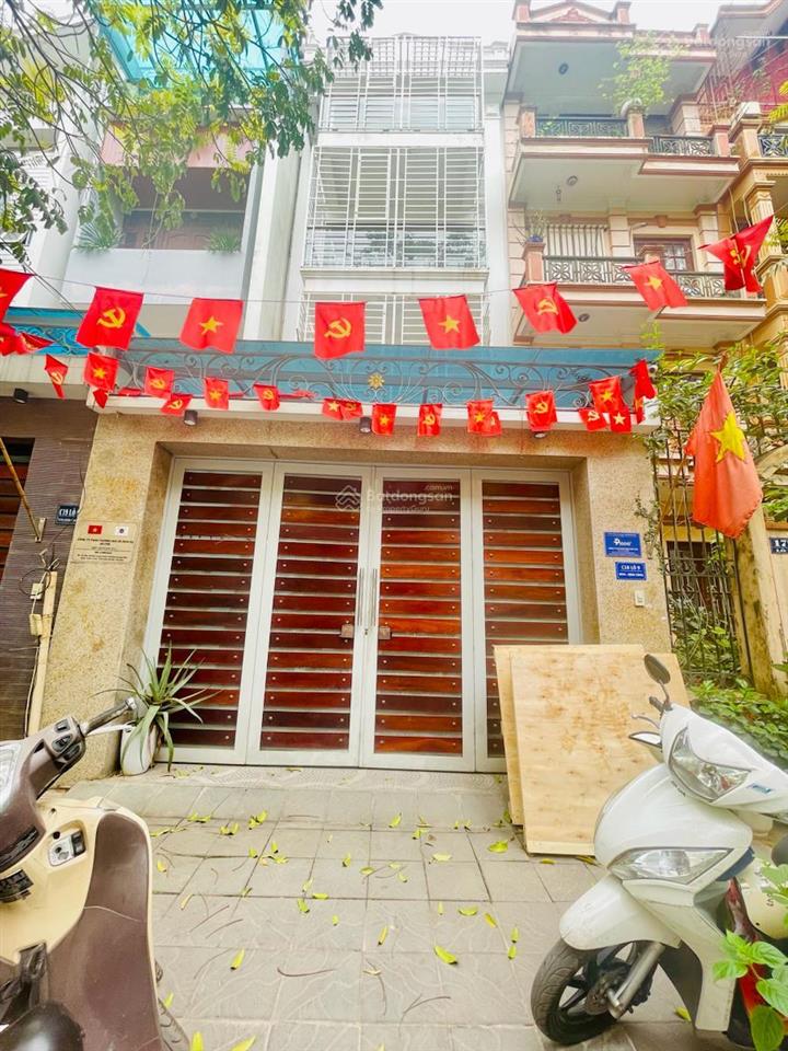 Cho thuê nhà xuân la  ô tô vào nhà  dt 65m x 5 tầng 6 phòng 20 triệu