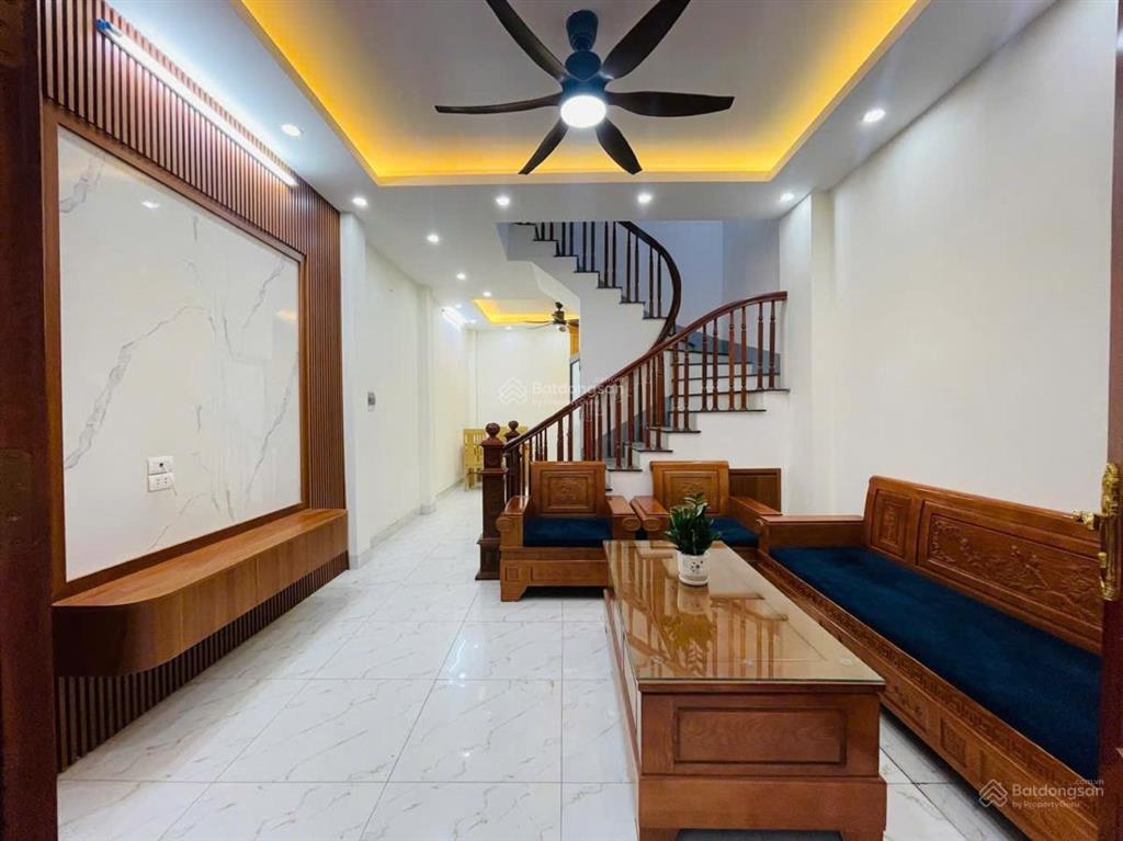 Cho thuê nhà nguyên căn dịch vọng, cầu giấy 50m2 5 tầng 5 pn full đồ ở luôn