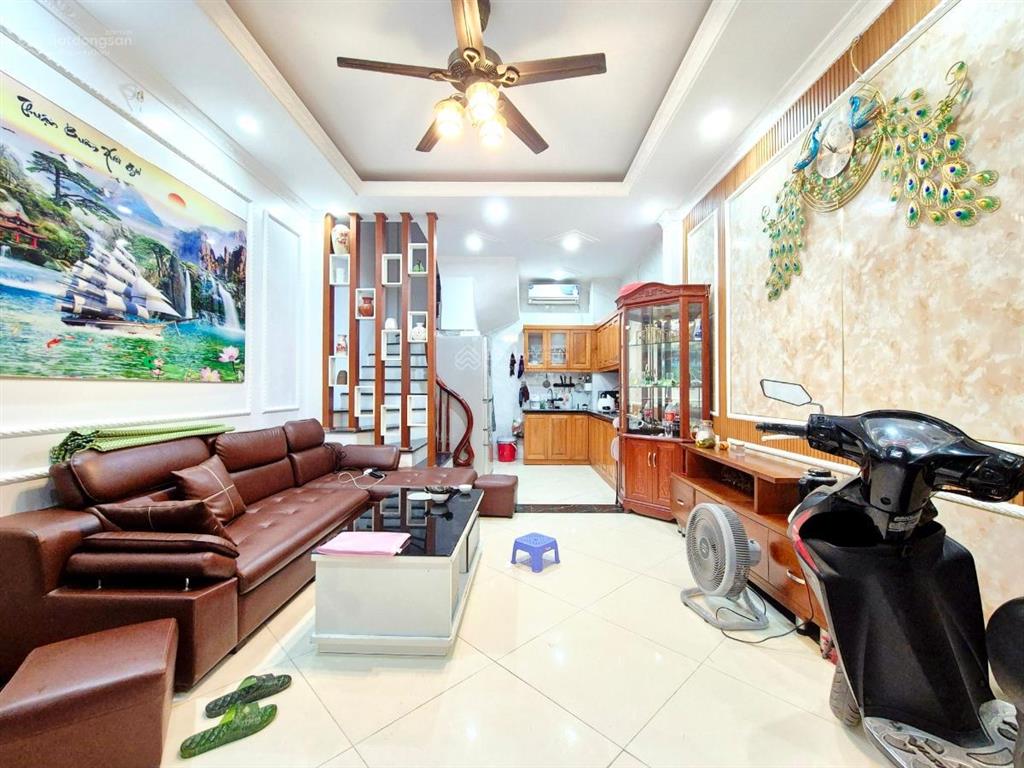 Cho thuê nhà nguyên căn hoàng hoa thám dt 40m 5 tầng 4pn full đồ 14 triệu