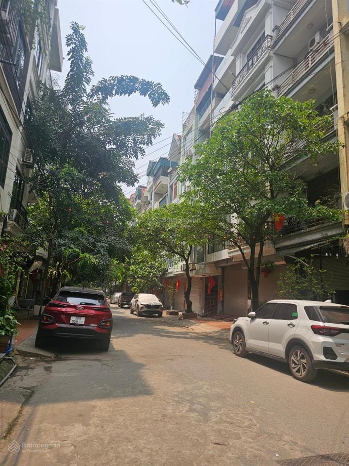 Cho thuê nhà phân lô hoàng quốc việt ô tô tránh 65m² 5 tầng có vỉa hè rộng giá 20 triệu