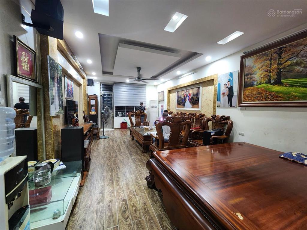 Cho thuê nhà phân lô hoàng quốc việt ô tô tránh 65m² 5 tầng có vỉa hè rộng giá 20 triệu
