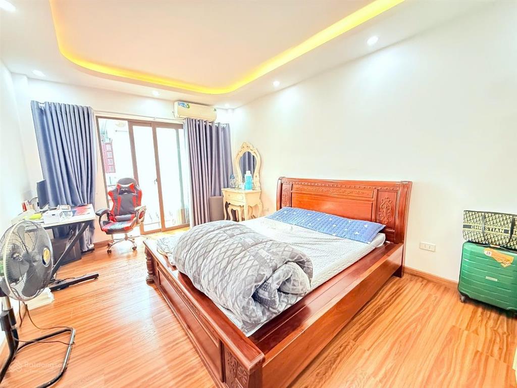 Cho thuê nhà nguyên căn xuân la đường ô tô dt 45m2, 5 tầng, 4pn, full đồ, 13 triệu