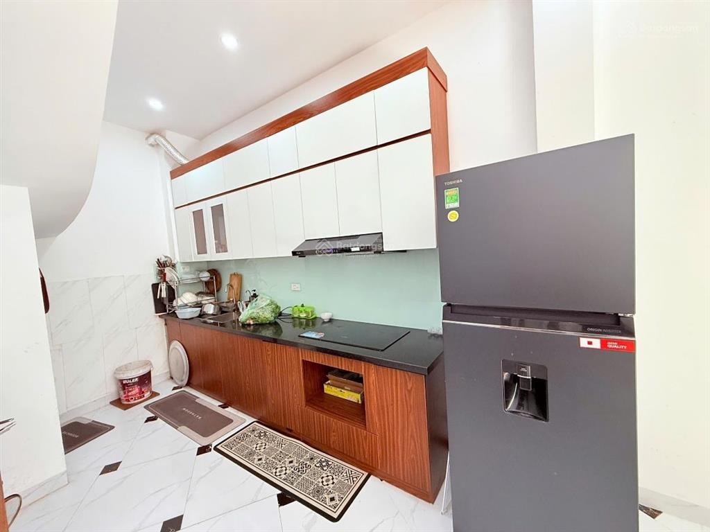 Cho thuê nhà nguyên căn xuân la đường ô tô dt 45m2, 5 tầng, 4pn, full đồ, 13 triệu