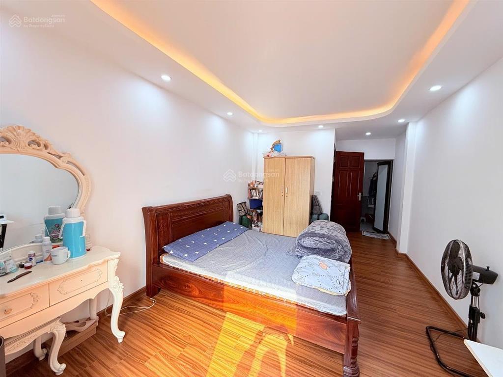 Cho thuê nhà nguyên căn xuân la đường ô tô dt 45m2, 5 tầng, 4pn, full đồ, 13 triệu
