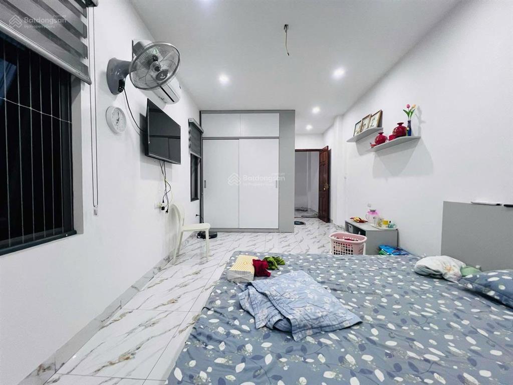 Cho thuê nhà phạm văn đồng, cầu giấy 45m2 5 tầng 4pn khép kín 12 triệu