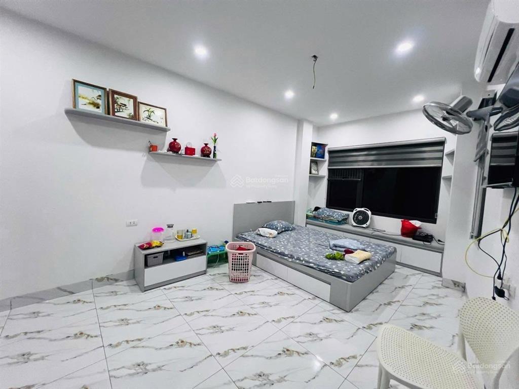 Cho thuê nhà phạm văn đồng, cầu giấy 45m2 5 tầng 4pn khép kín 12 triệu