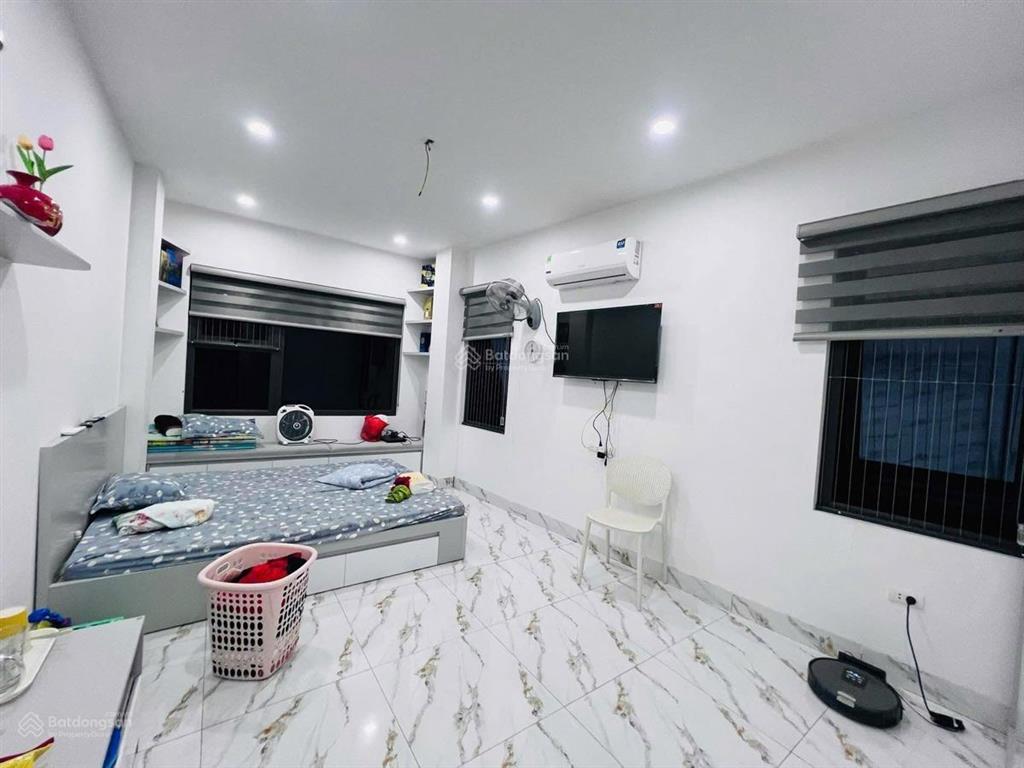 Cho thuê nhà phạm văn đồng, cầu giấy 45m2 5 tầng 4pn khép kín 12 triệu