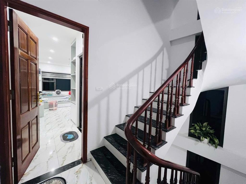 Cho thuê nhà phạm văn đồng, cầu giấy 45m2 5 tầng 4pn khép kín 12 triệu