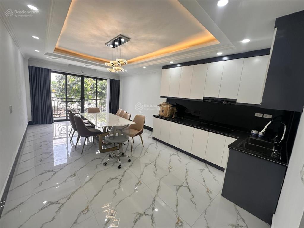 Cho thuê nhà nguyên căn ngõ 205 xuân đỉnh 45m2, 6 tầng thông sàn có thang máy 15 triệu