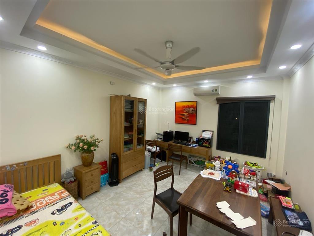 Cho thuê nhà riêng ngõ 97 văn cao ba đình 70m2 6 tầng thang máy 22 triệu
