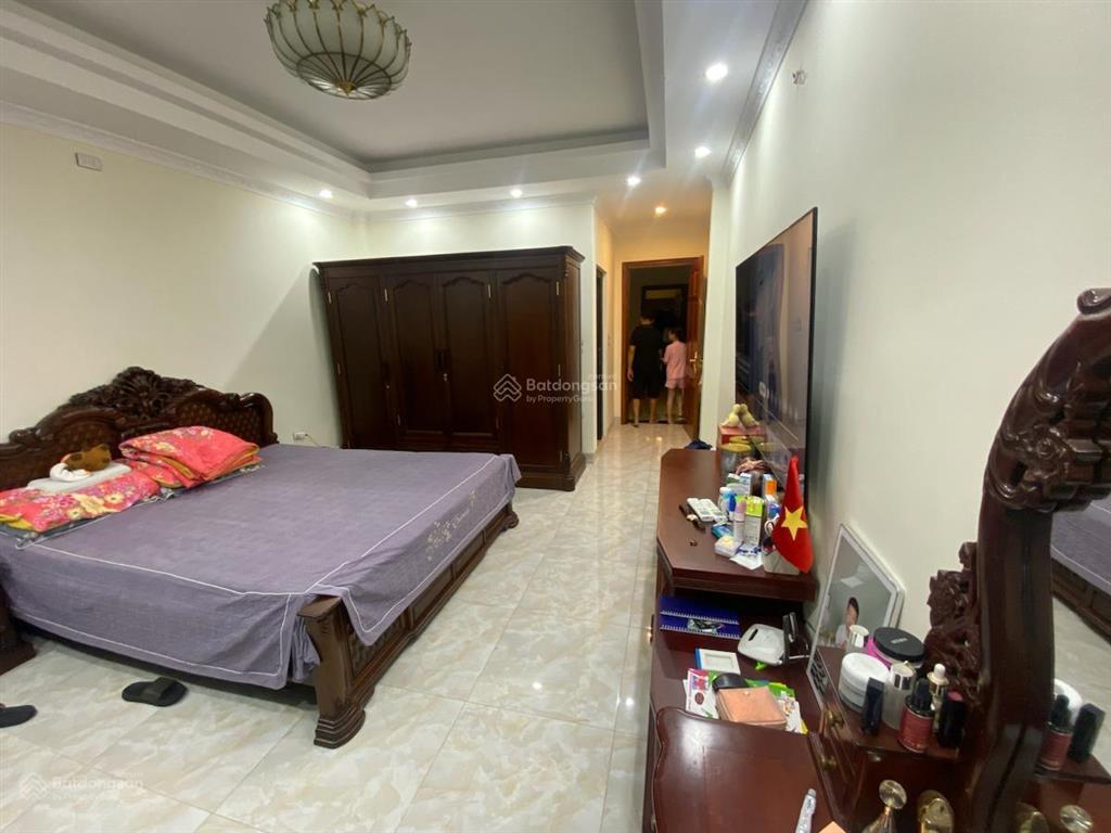 Cho thuê nhà riêng ngõ 97 văn cao ba đình 70m2 6 tầng thang máy 22 triệu
