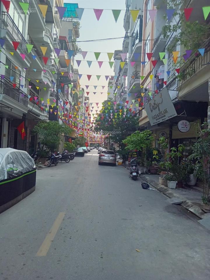 Cho thuê nhà phân lô mai dịch, cầu giấy, 60m2 5 tầng 6pn đường ô tô tránh 18 triệu nhận ngay