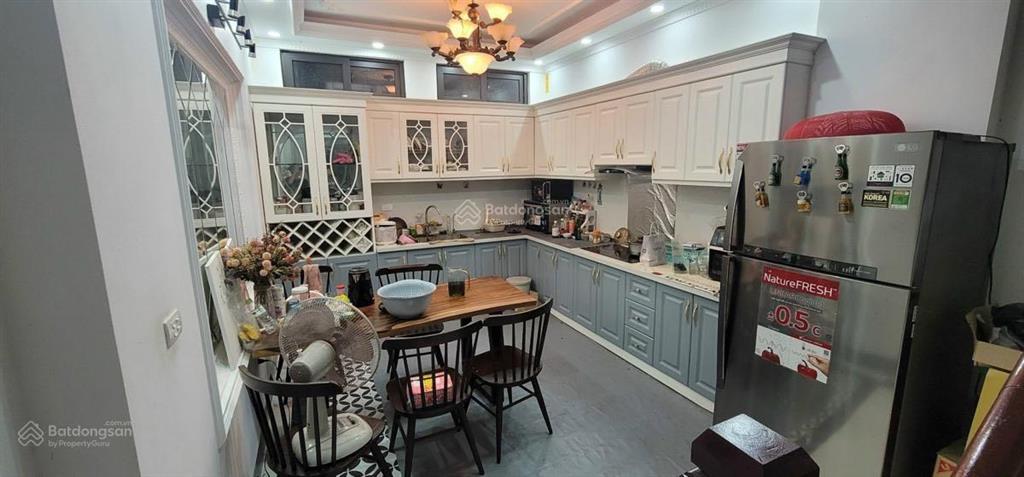 Cho thuê nhà nguyên căn ngõ 75 phú diễn dt 55m2 x 5 tầng, 5pn, 11 triệu nhận nhà ngay