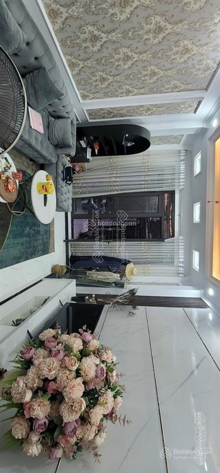 Cho thuê nhà nguyên căn ngõ 75 phú diễn dt 55m2 x 5 tầng, 5pn, 11 triệu nhận nhà ngay